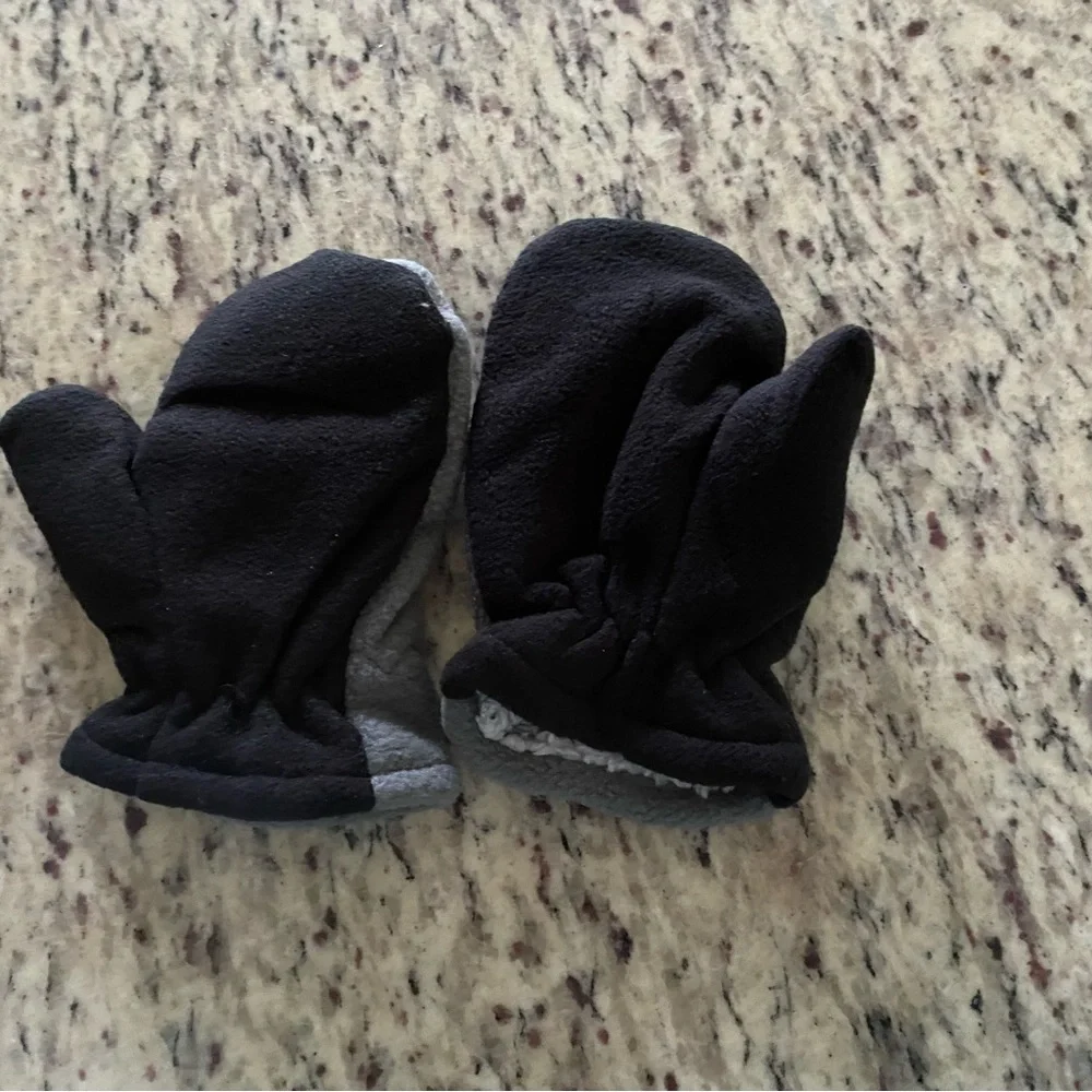 Dinosaur hat gloves scarf 12-24 months set gray lime green new without tags